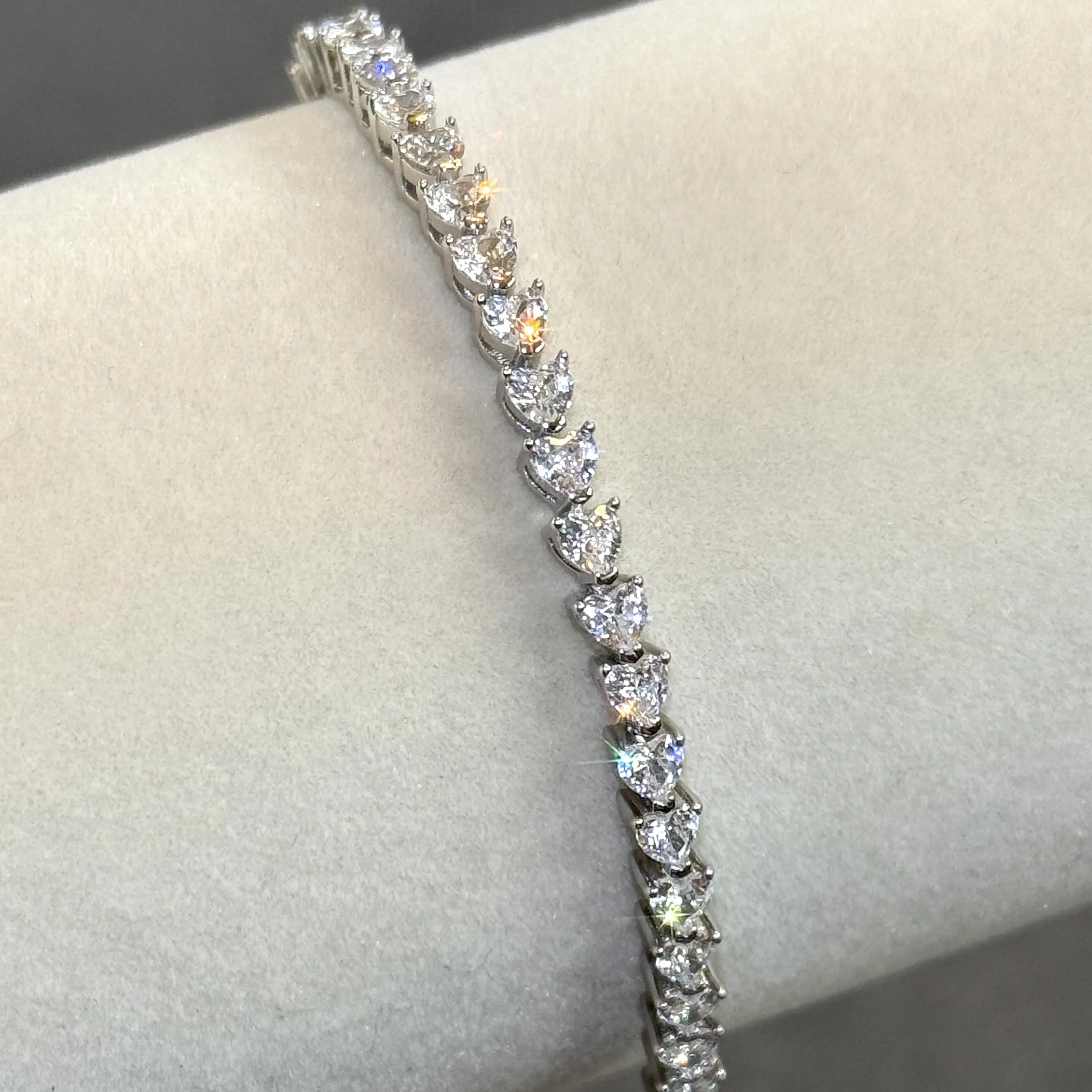 Certified VVS1 Moissanite Heart Cut Tennis Bracelet