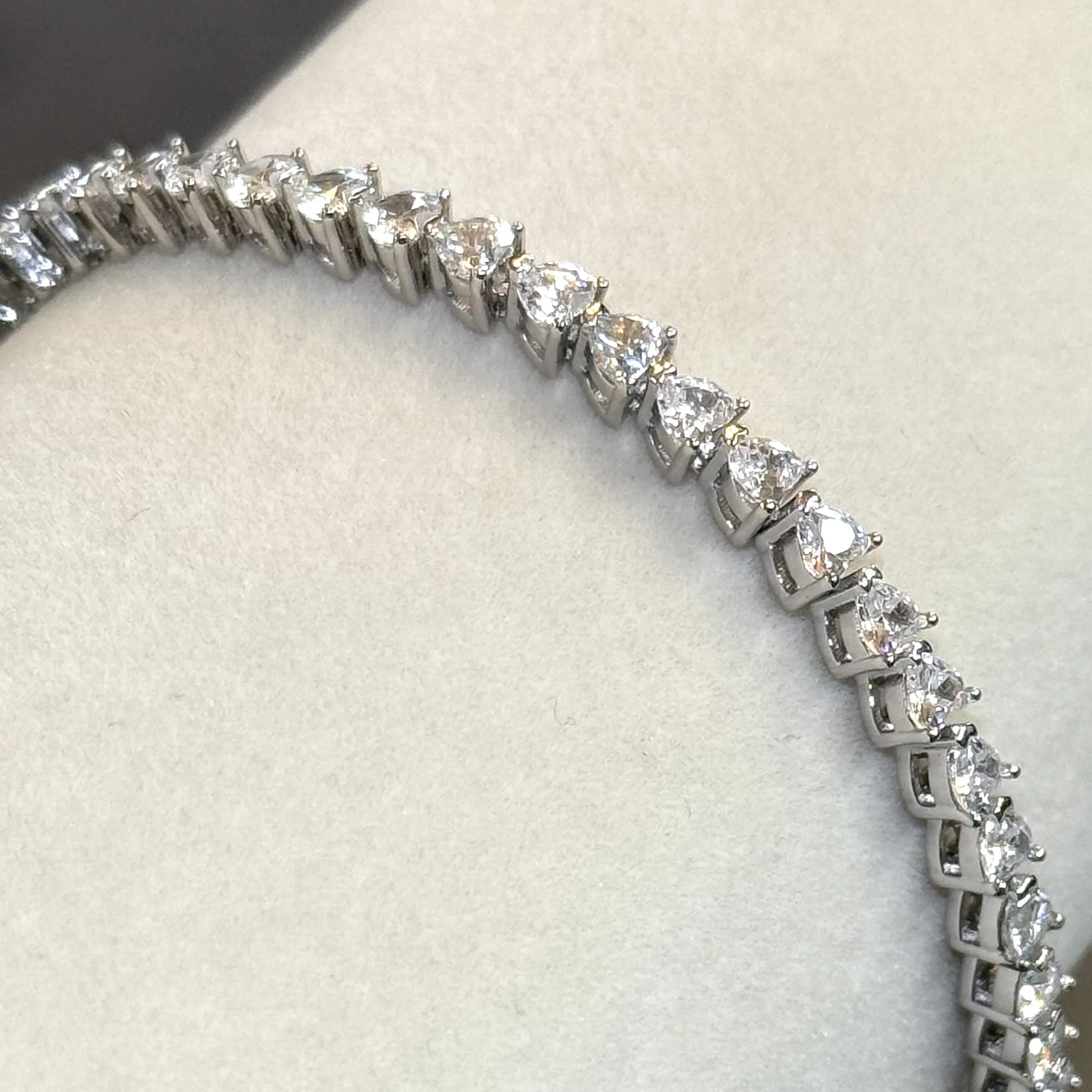 Certified VVS1 Moissanite Heart Cut Tennis Bracelet