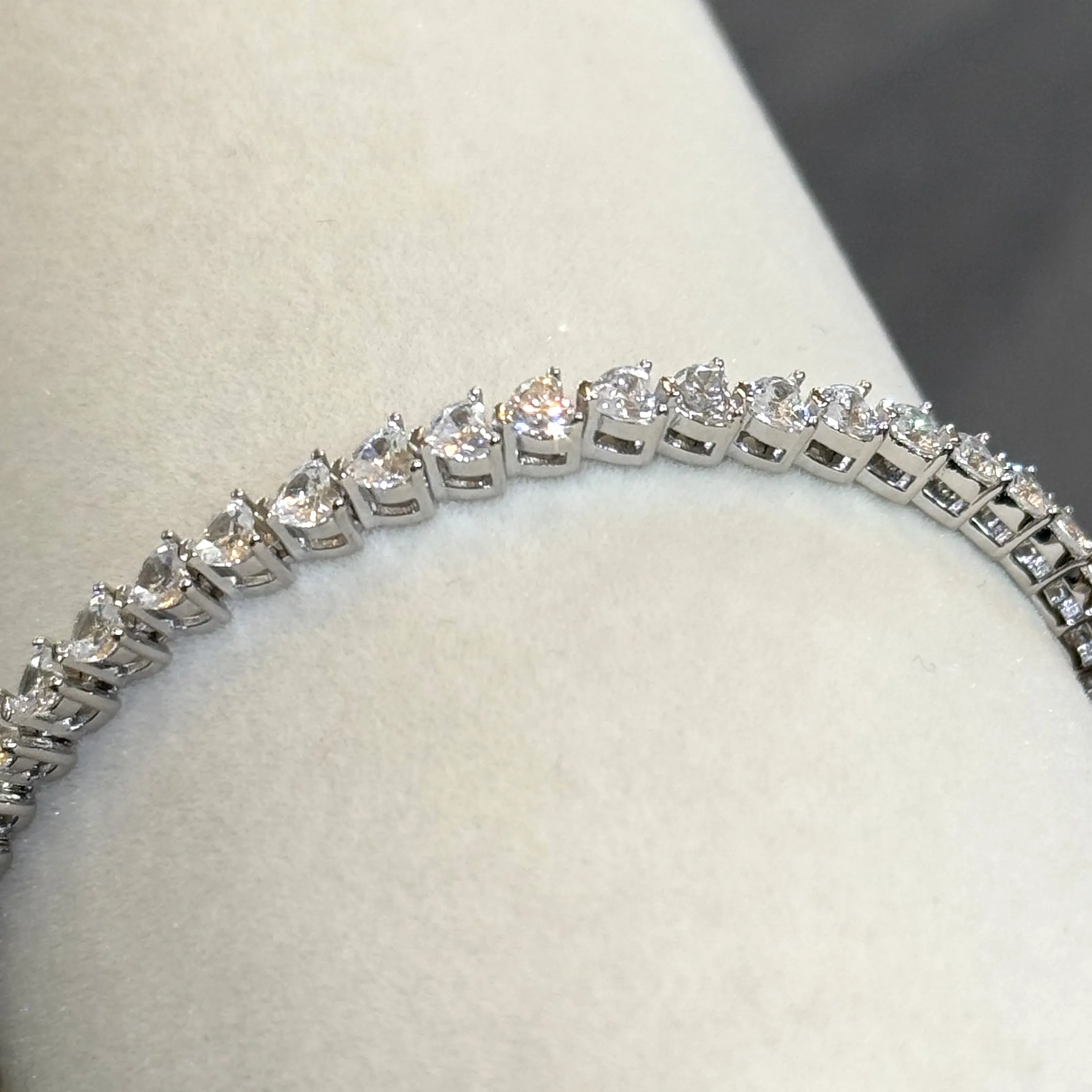 Certified VVS1 Moissanite Heart Cut Tennis Bracelet