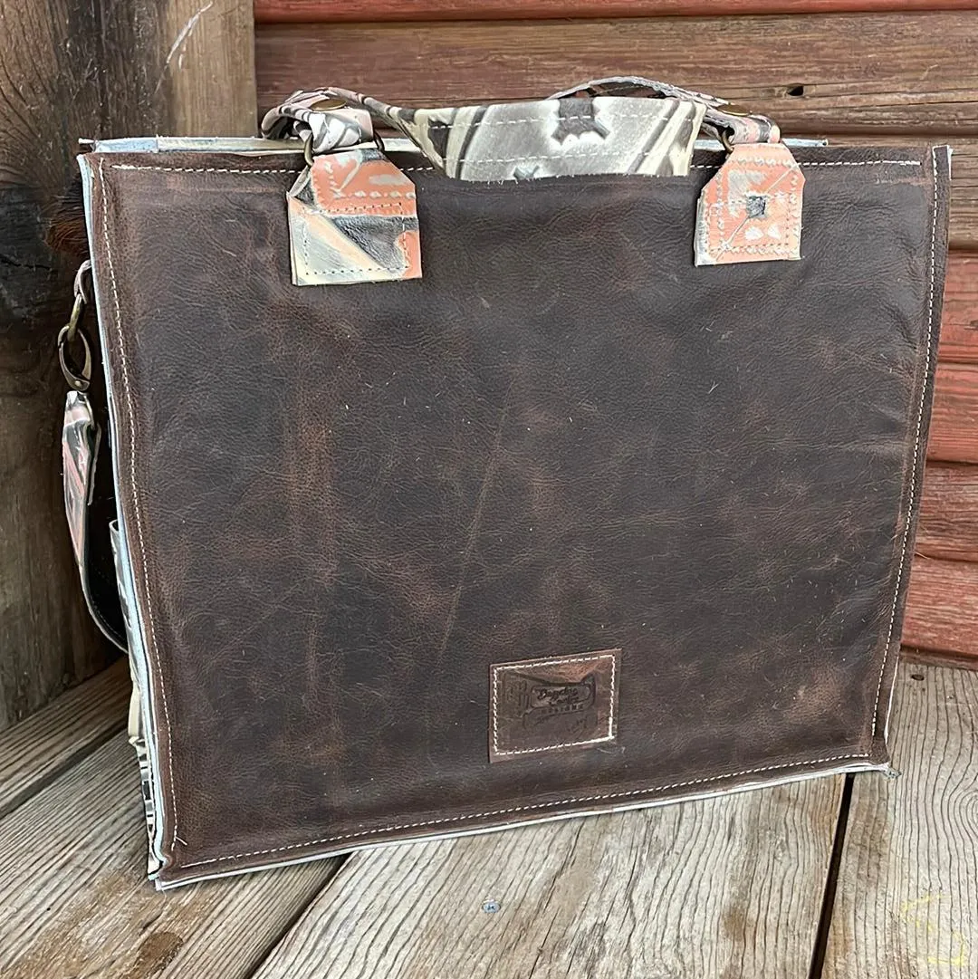 Clerk - Dark Brindle w/ Adobe Navajo