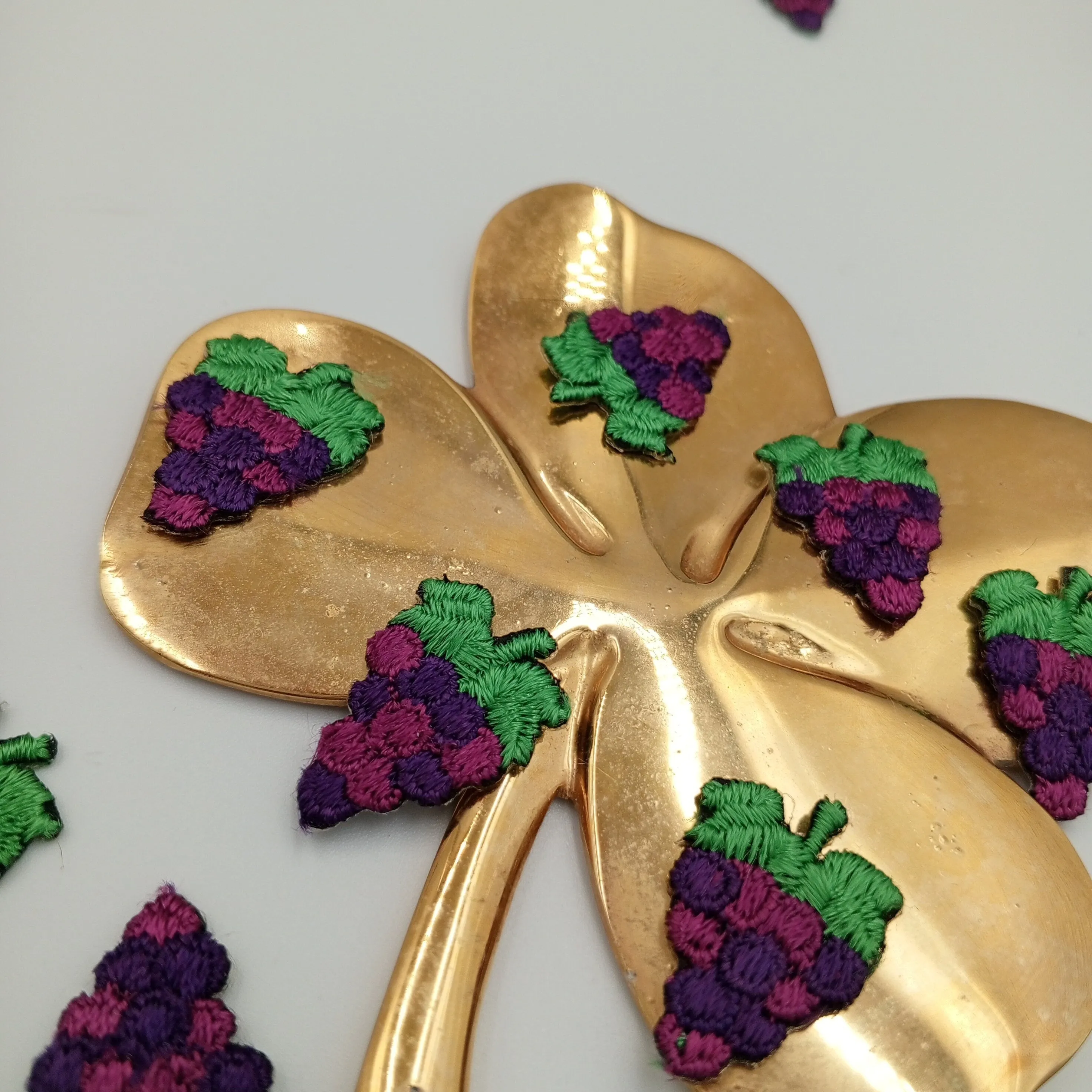 Iron on Grapevine Berries Patches Purple Berry Fruit Appliques Embroidery Grape Clusters Patch Motif Embellishments for Bags Jackets #358