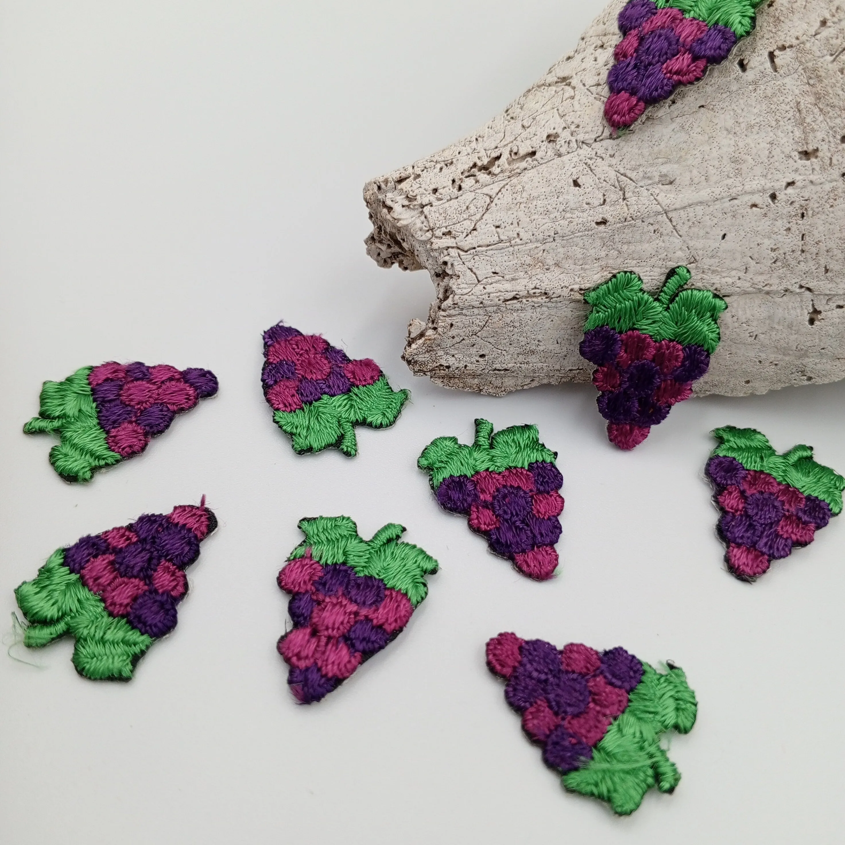 Iron on Grapevine Berries Patches Purple Berry Fruit Appliques Embroidery Grape Clusters Patch Motif Embellishments for Bags Jackets #358