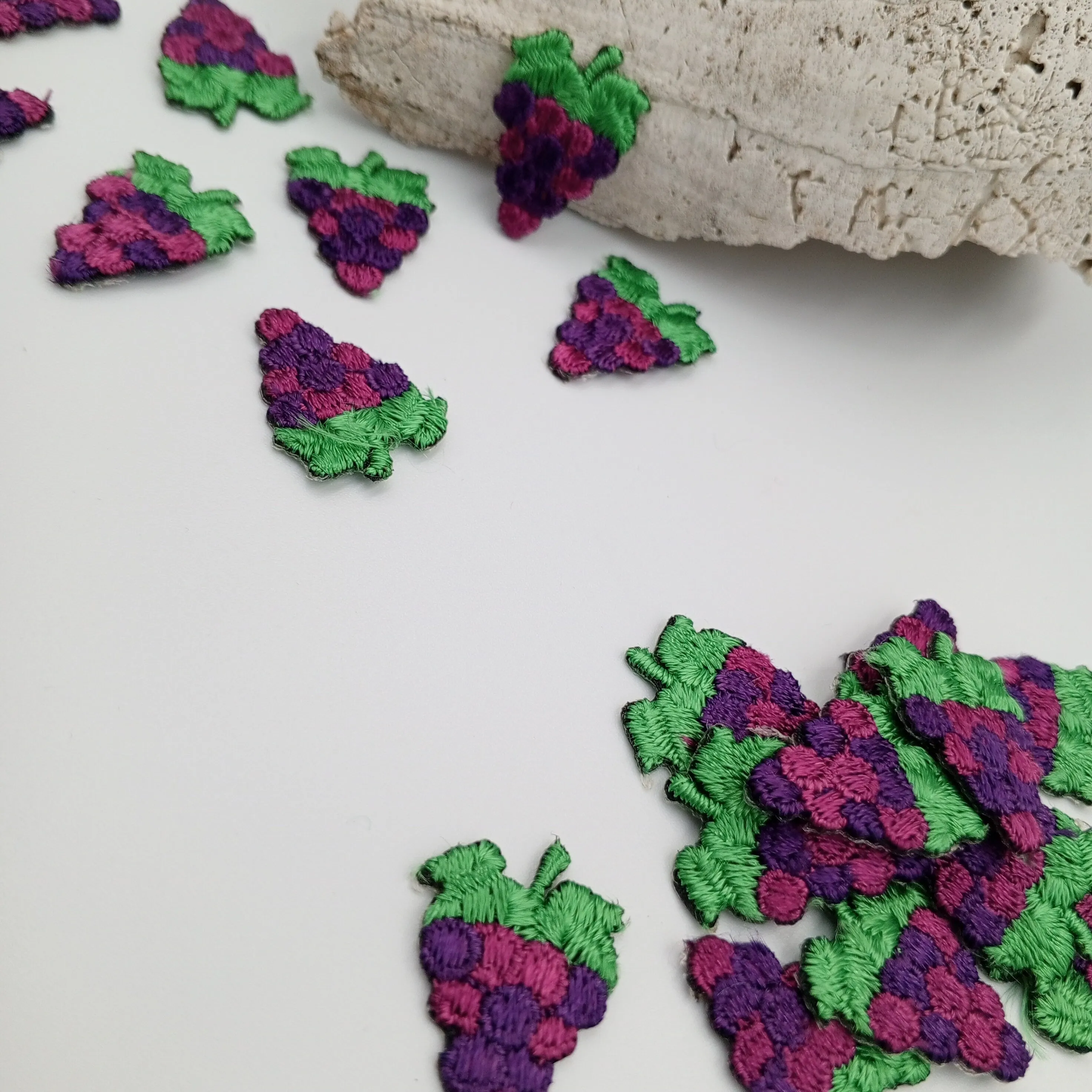 Iron on Grapevine Berries Patches Purple Berry Fruit Appliques Embroidery Grape Clusters Patch Motif Embellishments for Bags Jackets #358