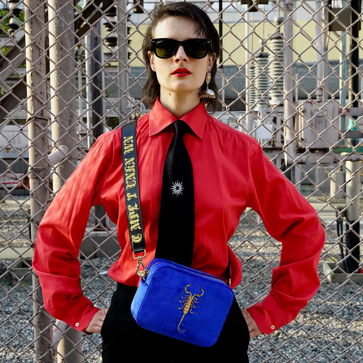 SCORPION EMBROIDERED VELVET CROSSBODY BAG (BLUE)